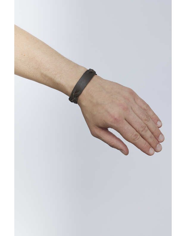 Unisex tamsiai ruda odinė apyrankė APY10 1