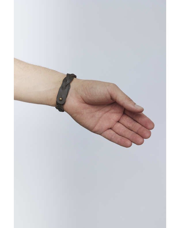 Unisex tamsiai ruda odinė apyrankė APY10 2
