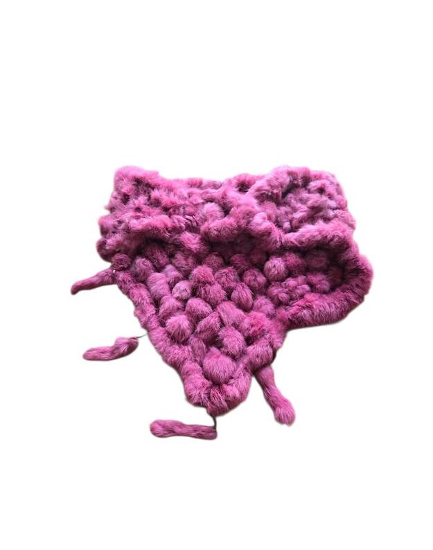 Natūralaus triušio kailio šalikas trikampio formos TRA3002