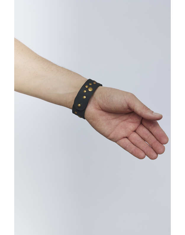 Unisex juoda odinė apyrankė APY05 1