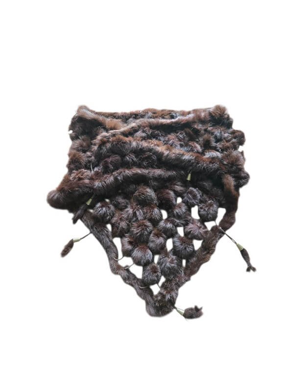 Natūralaus triušio kailio šalikas trikampio formos TRA3003