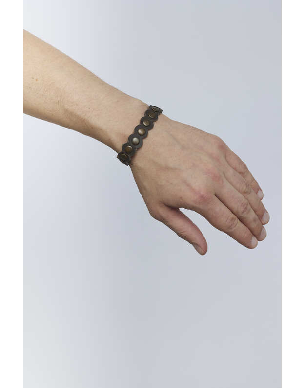 Unisex tamsiai ruda odinė apyrankė APY12 1