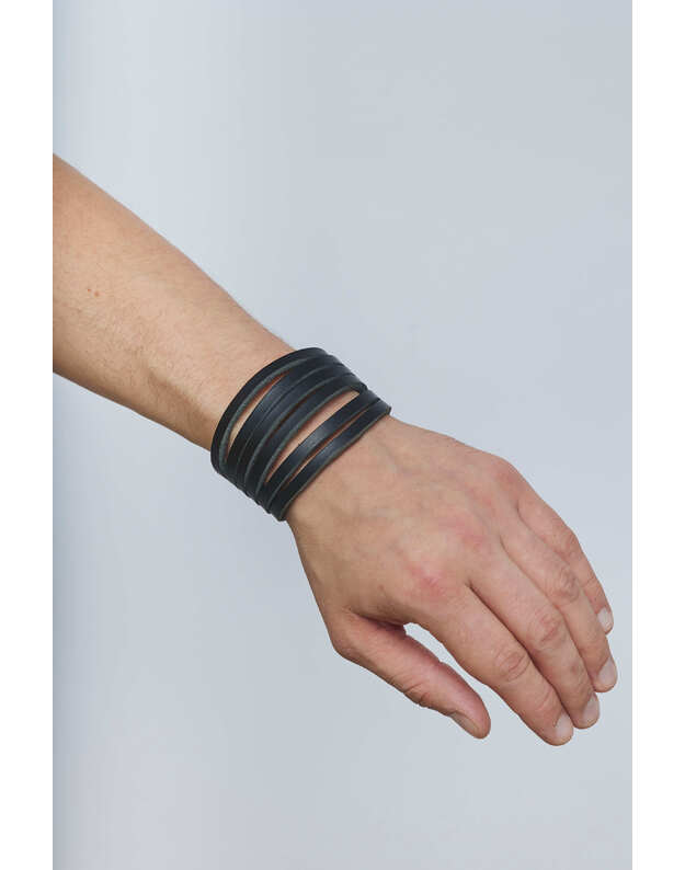 Unisex juoda odinė apyrankė APY03 1