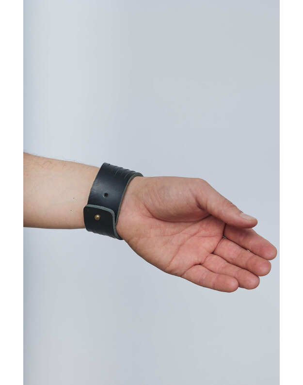 Unisex juoda odinė apyrankė APY03 2